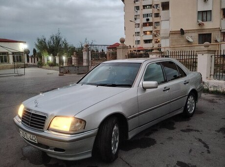 Mercedes C 180
