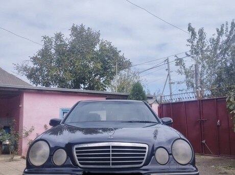 Mercedes E 220