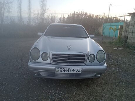 Mercedes E 300