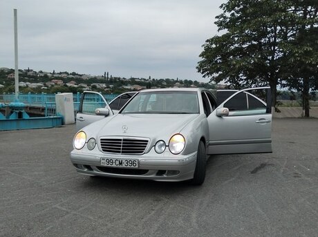 Mercedes E 240