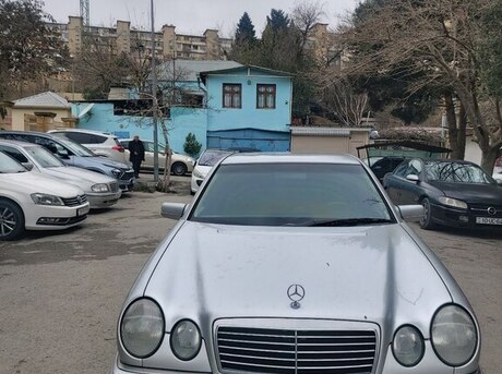 Mercedes E 240