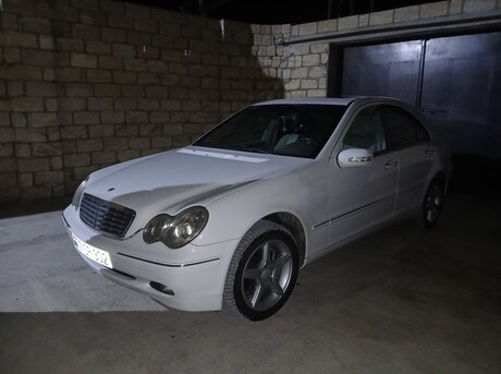 Mercedes C 240