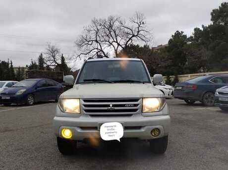 Mitsubishi Pajero io 2001