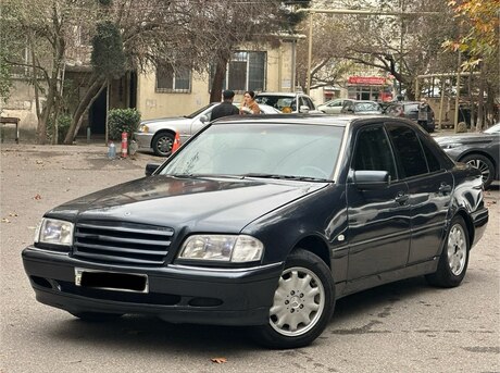 Mercedes C 200