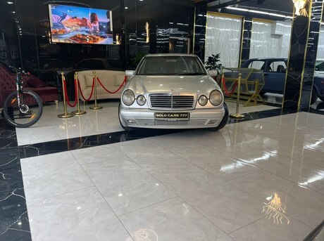Mercedes E 220