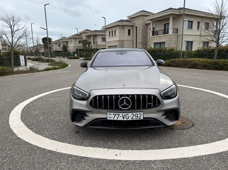 Mercedes E 300 e 4MATIC