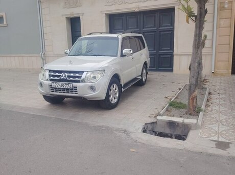 Mitsubishi Pajero 2012