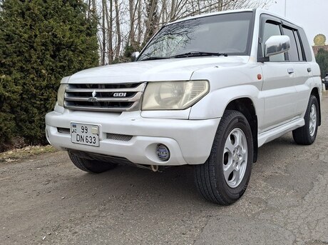 Mitsubishi Pajero io 2001