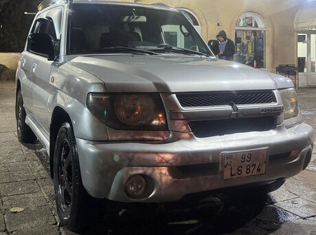 Mitsubishi Pajero io 2001