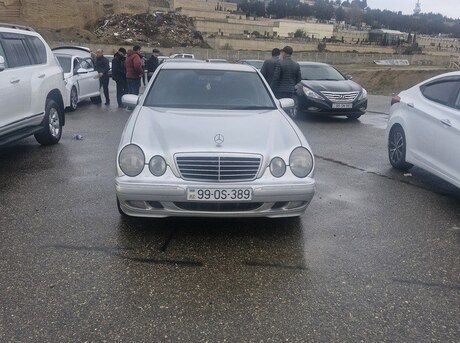 Mercedes E 220 2001