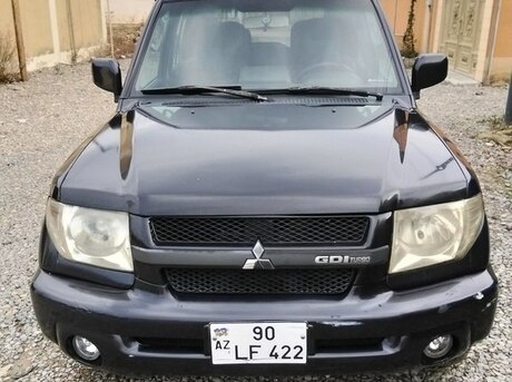 Mitsubishi Pajero io 2000