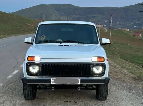 LADA (VAZ) Niva 2011