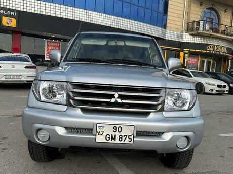 Mitsubishi Pajero io 2004