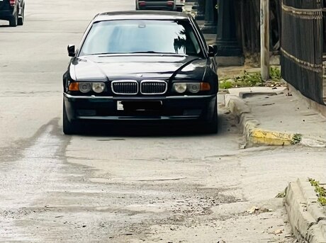 BMW 740