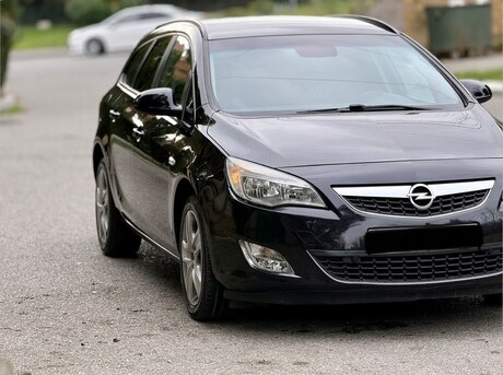 Opel Astra 2011
