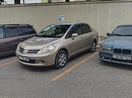 Nissan Tiida 2012