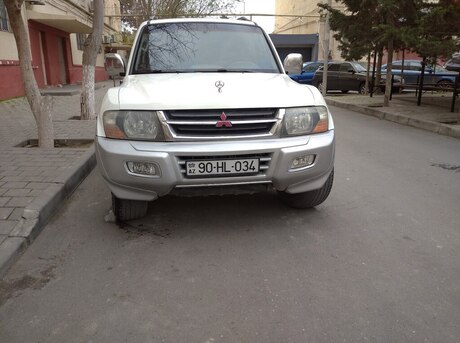 Mitsubishi Pajero 2002
