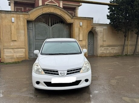 Nissan Tiida 2011