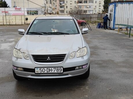 Mitsubishi Airtrek 2002