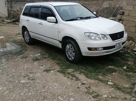 Mitsubishi Airtrek 2001
