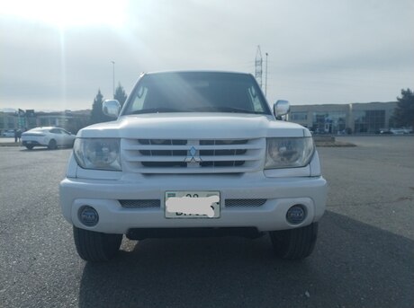 Mitsubishi Pajero io 2001