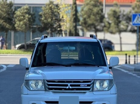 Mitsubishi Pajero io 2000