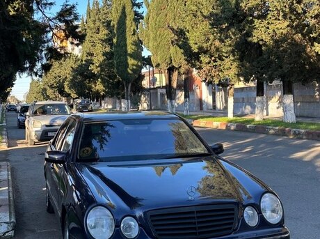Mercedes E 220 2001