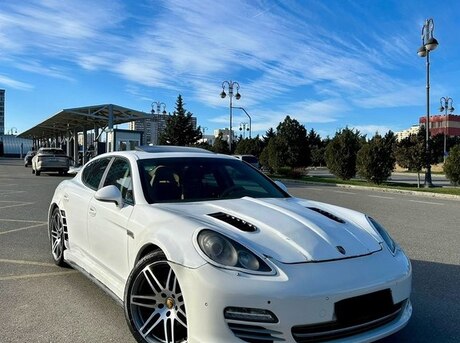 Porsche Panamera 4 2011