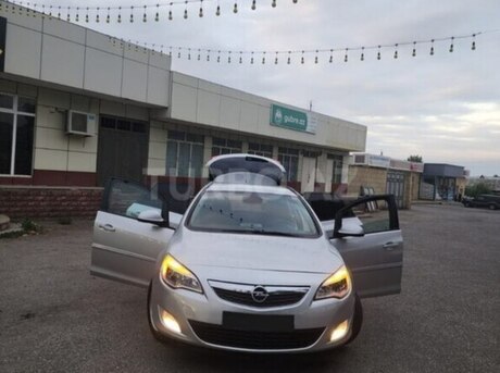 Opel Astra 2011