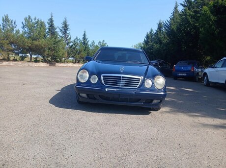 Mercedes E 220 2000
