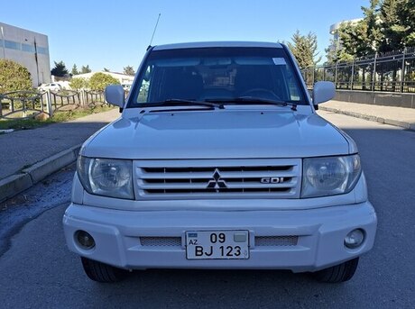 Mitsubishi Pajero io 1999