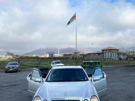 Mercedes E 240 2001