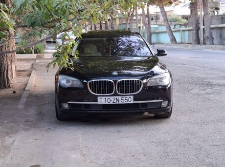 BMW 750 2012