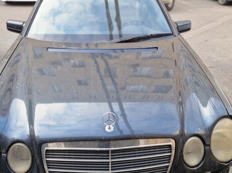 Mercedes E 230