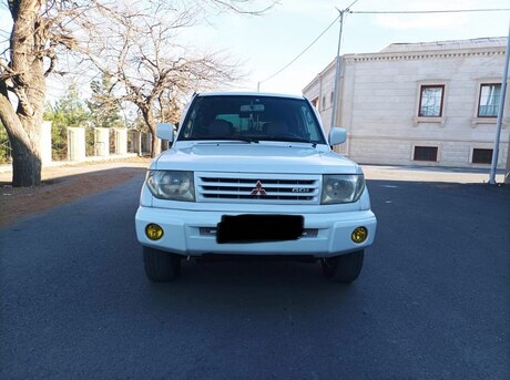 Mitsubishi Pajero io 1999