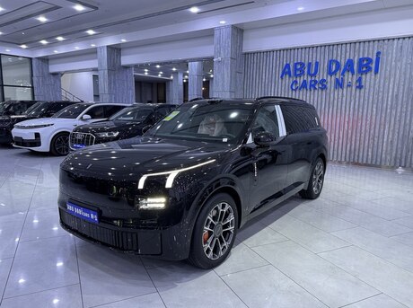Lynk & Co 900