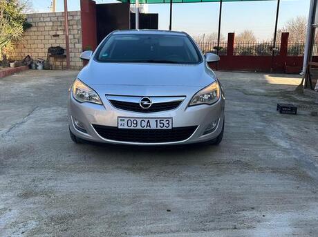Opel Astra 2011