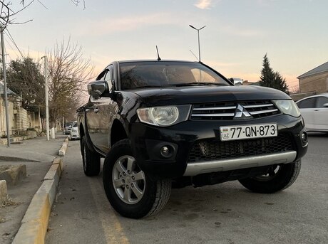 Mitsubishi L200 2012