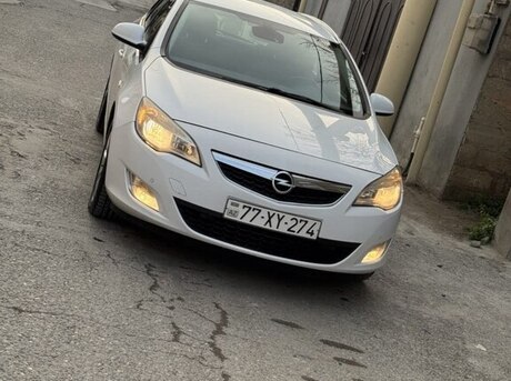 Opel Astra 2011