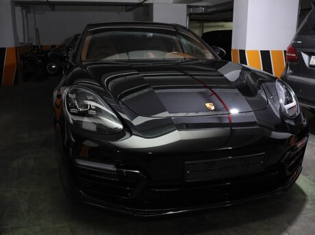 Porsche Panamera 4