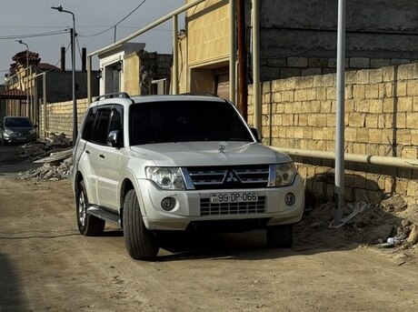 Mitsubishi Pajero 2012