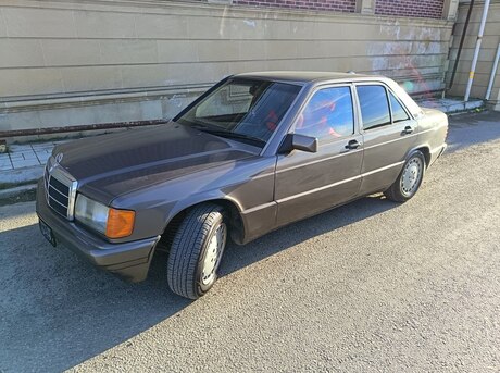 Mercedes 190 1990