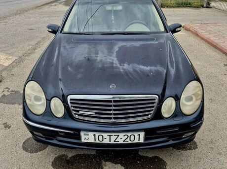 Mercedes E 240