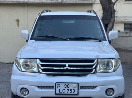 Mitsubishi Pajero io 2000
