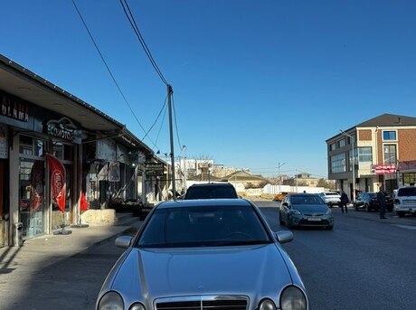 Mercedes E 220 2001