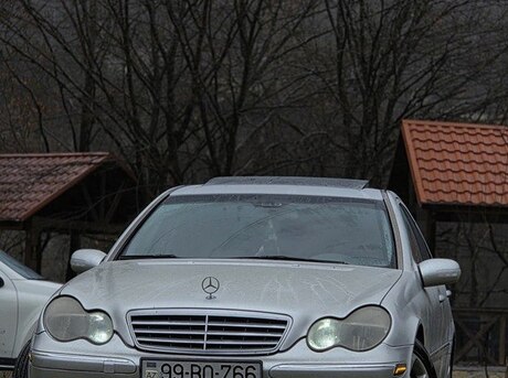Mercedes C 240