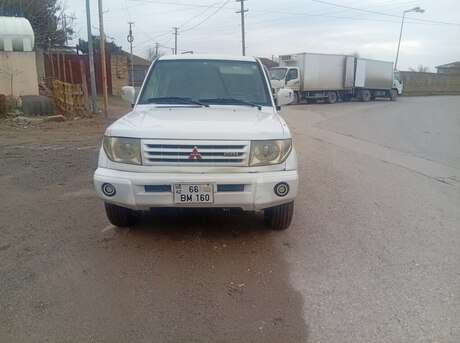 Mitsubishi Pajero io 1998