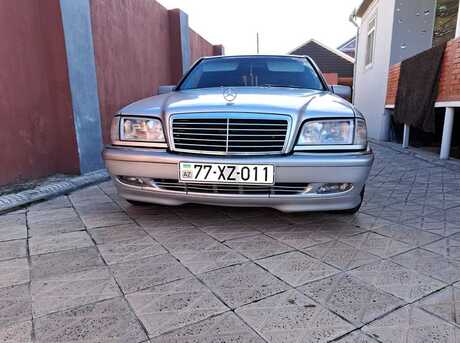Mercedes C 200