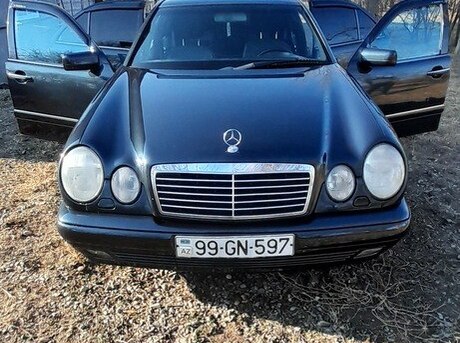Mercedes E 240