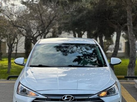 Hyundai Elantra 2019